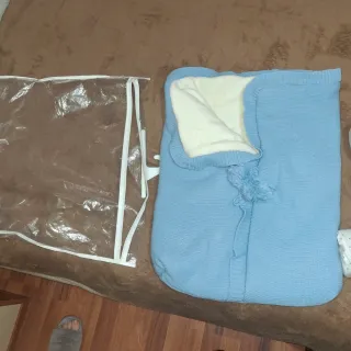 Saco para bebé azul tejido