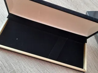 Estuche negro terciopelo, a estrenar