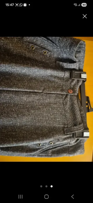 Pantalón acampanado de vestir gris