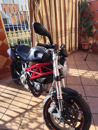 Ducati 796 ABS CUIDADA