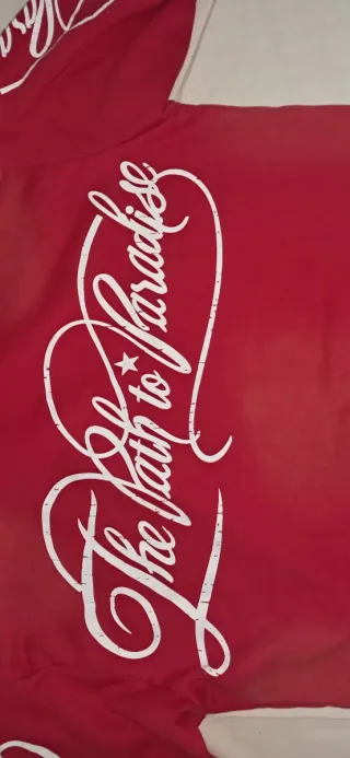 Sudadera con cremallera y capucha roja