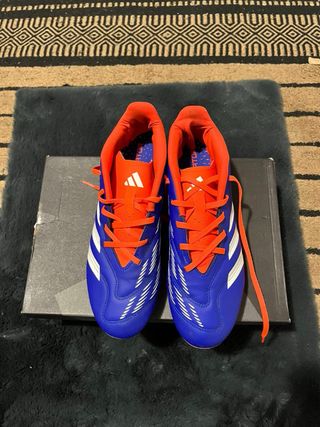 Scarpe da calcio Adidas blu e rosse