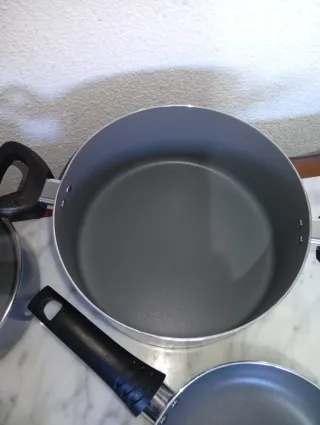 Set di pentole e padelle blu