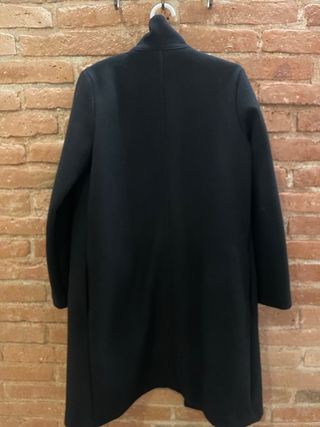 Abrigo largo negro Zara