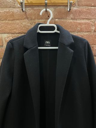 Abrigo largo negro Zara