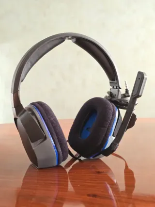 PlayStation 4 con mando dualsense PS4 y cascos