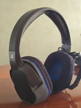 PlayStation 4 con mando dualsense PS4 y cascos