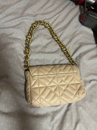Bolso Zara acolchado cadena dorada