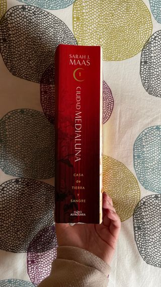 Casa de tierra y sangre (Ciudad Medialuna 1)