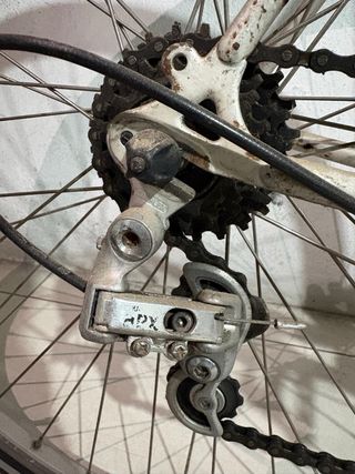 Bicicleta de carretera blanca