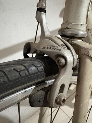 Bicicleta de carretera blanca