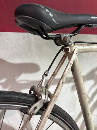 Bicicleta de carretera blanca