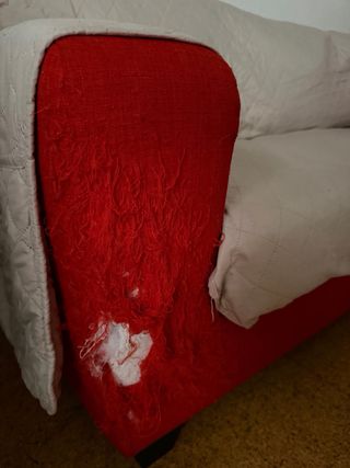 Sofá 2 plazas + chaiselongue rojo.