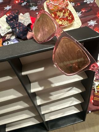 Gafas de sol rosas elegantes