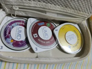 Consola PSP Negra + Cargador + 3 Juegos