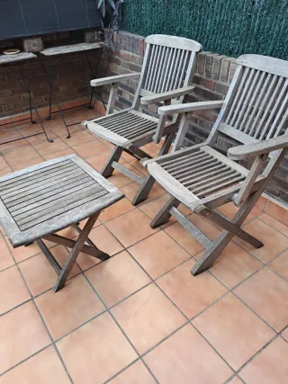 Mesa y 2 Sillas de Madera Plegables