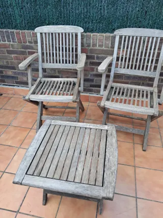Mesa y 2 Sillas de Madera Plegables