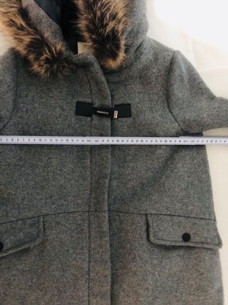 Abrigo trenca niña con capucha y pelo