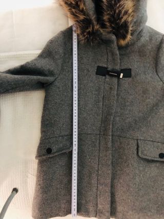 Abrigo trenca niña con capucha y pelo