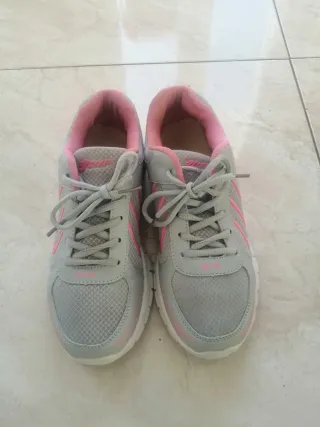 Zapatillas deportivas grises y rosas T39