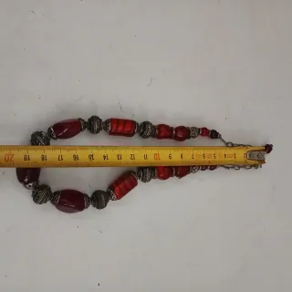 Collar precioso rojo y plateado