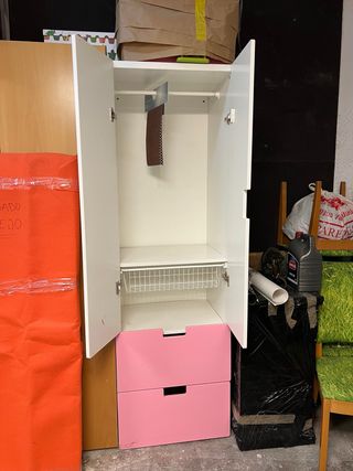 Guardaroba bianco e rosa Ikea
