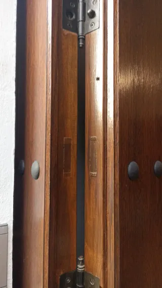 Puerta de garaje de madera