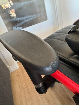 Silla Gaming Negra y Roja.  Marca Tempest.