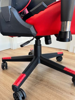 Silla Gaming Negra y Roja.  Marca Tempest.