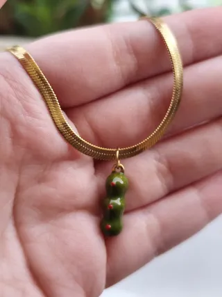 Collana dorata con ciondolo olive martini
