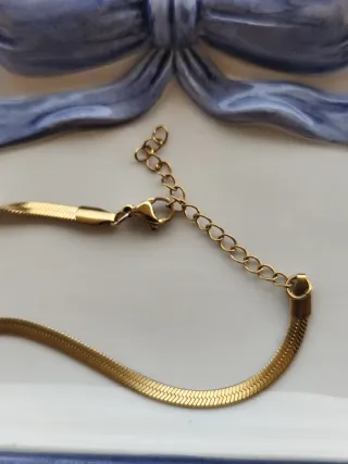 Collana dorata con ciondolo olive martini