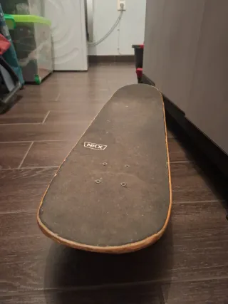 Skate NKX. Perfecta para personas de 14-25 años.