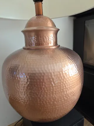 Lámpara de mesa cobre martillado