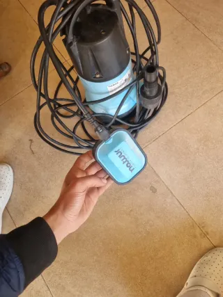 Bomba de agua sumergible con flotador