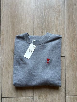 Jersey AMI Paris Gris Corazón Rojo