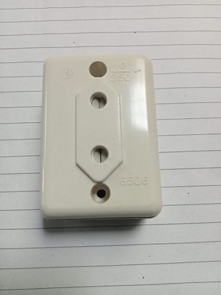 Lote de 21 enchufes solera 6506 de superficie