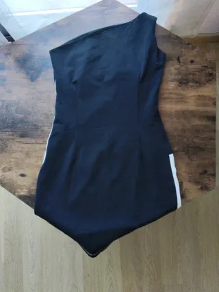 Vestido asimétrico negro y blanco