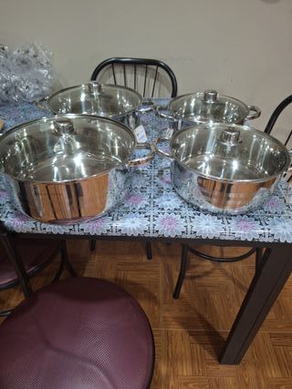Set di 4 pentole in acciaio inossidabile nuove