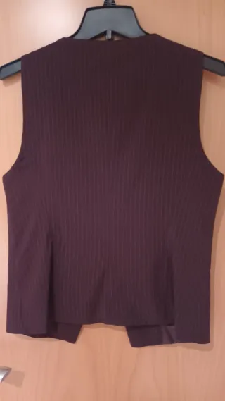 Chaleco de vestir marrón con rayas