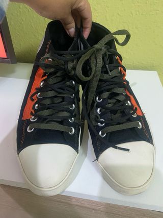 Zapatillas Converse altas negras y naranjas