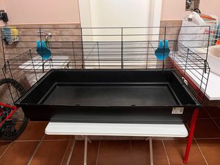 Jaula Voltegrá para conejos negra y azul