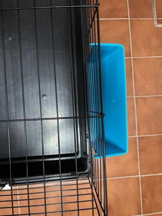 Jaula Voltegrá para conejos negra y azul