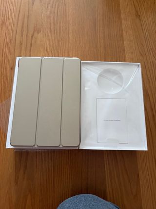 iPad 6ª Gen Dorado impecable con funda nueva