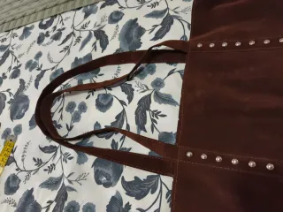 Bolso ante tachuelas marrón