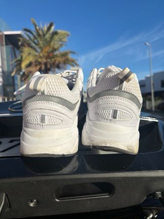 Dior B22 Sneakers Blancas y Grises