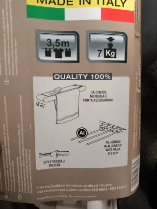 Colgador de ropa blanco