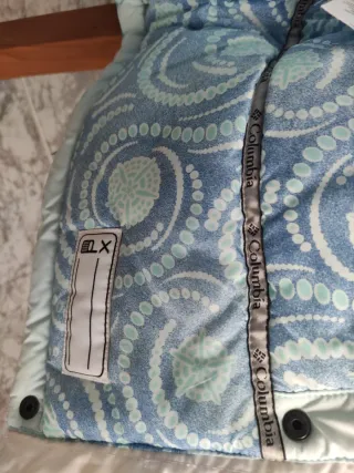 Chaqueta deportiva azul y blanca COLUMBIA