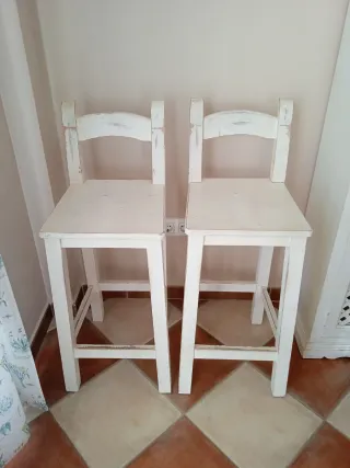 2 Taburetes de madera blanco/crema envejecido
