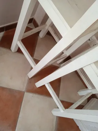 2 Taburetes de madera blanco/crema envejecido