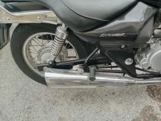 Moto Kawasaki Negra